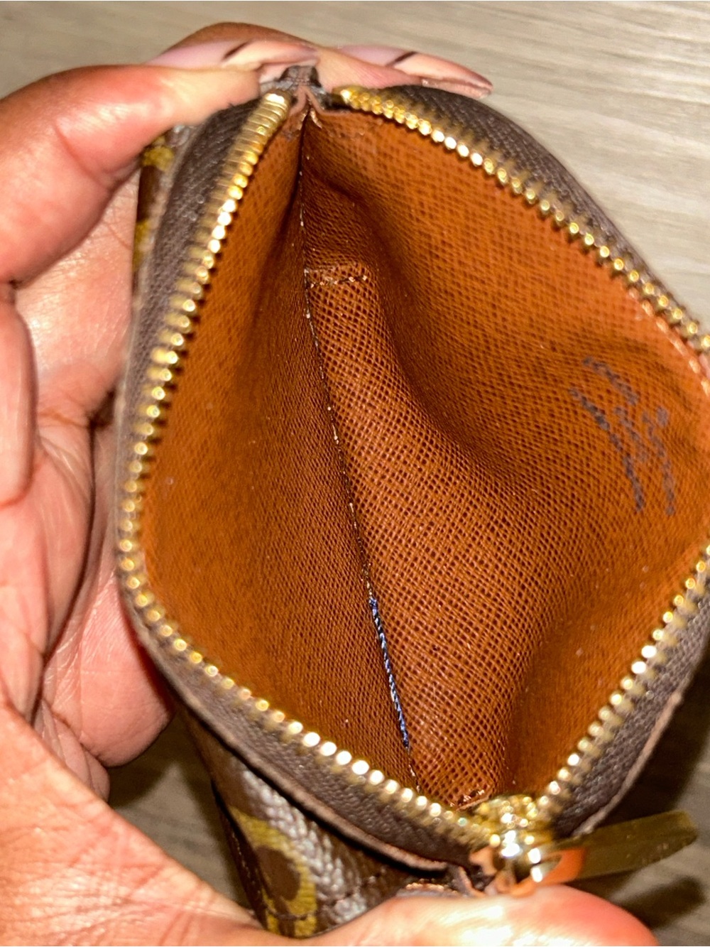 Louis Vuitton Monogram Schilling Coin Purse - Picture 8 of 13